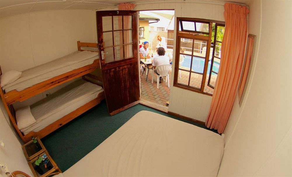 Jeffreys Bay Backpackers Pansiyon Dış mekan fotoğraf